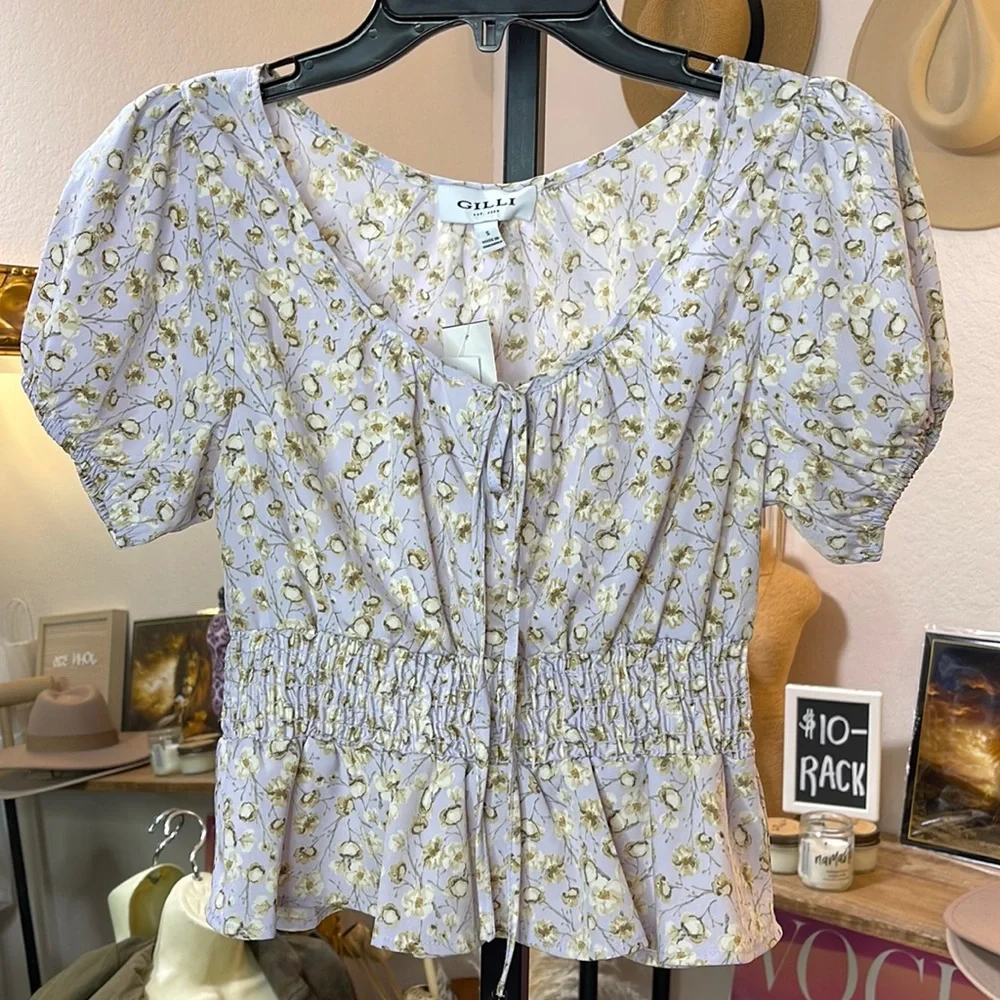 NWT Gilli Floral Top - Picture 2 of 4